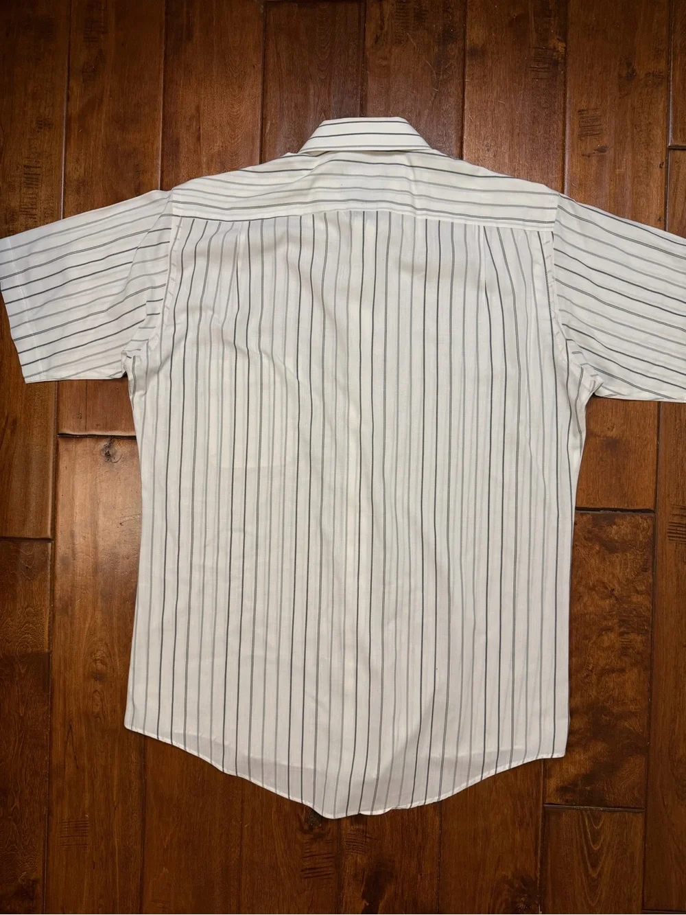 Towncraft White Short Sleeve Button-Down Shirt with Black Pinstripes sz. 15 neck